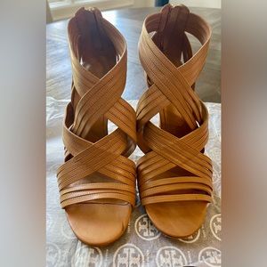 Tory Burch 4” heels with zipper. Runs small fits like 9.5
